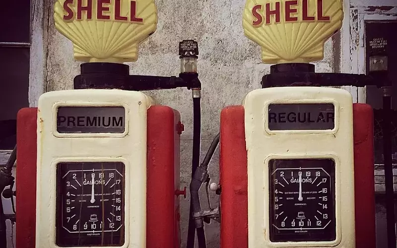 Shell Shifts Strategy: Prioritizing Fossil Fuels Over Renewables