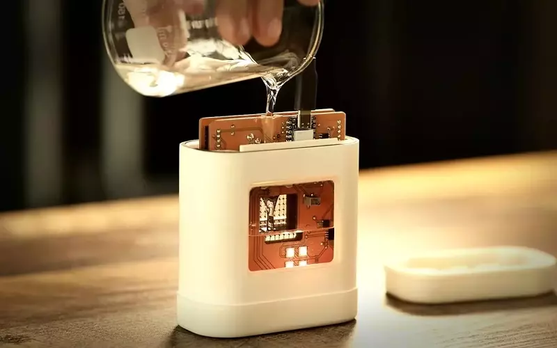 A Modern Look at Vintage Storage: The 'World's Worst USB Drive' Reimagined