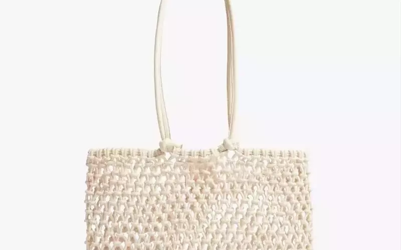 Essential Beach Bags for a Stylish Summer Getaway