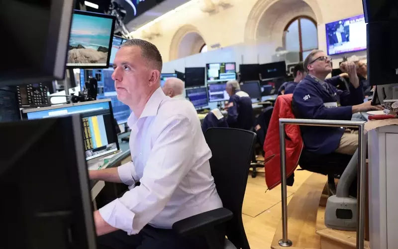 Markets Fluctuate Ahead of Key Jobs Report and Holiday Closure