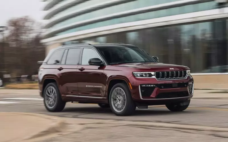 2026 Jeep Grand Cherokee Summit: A Detailed Look at Performance and Features
