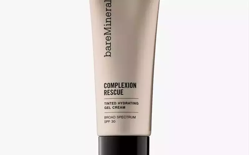Heatwave Heroes: Makeup That Lasts