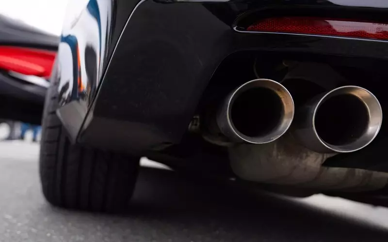 Understanding Automotive 'Pops and Bangs': Anti-Lag Systems vs. Burble Tunes