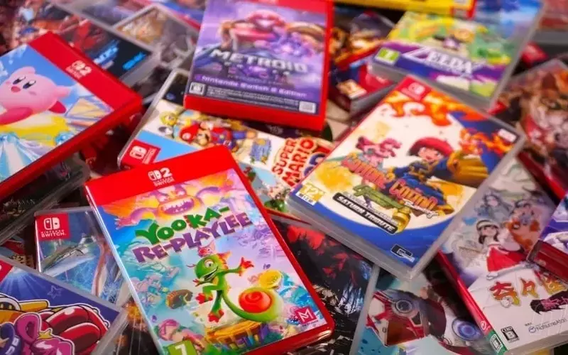 Nintendo's Physical Game Strategy Unaffected by Sony's Digital Shift, Says Analyst