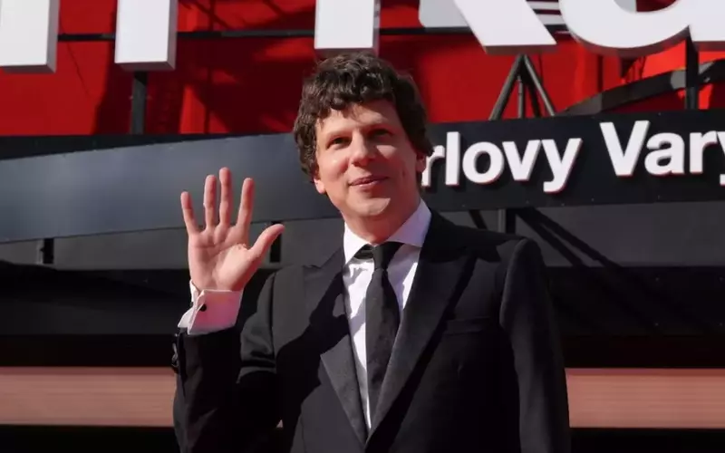 Jesse Eisenberg's Disassociation with Mark Zuckerberg and Social Media