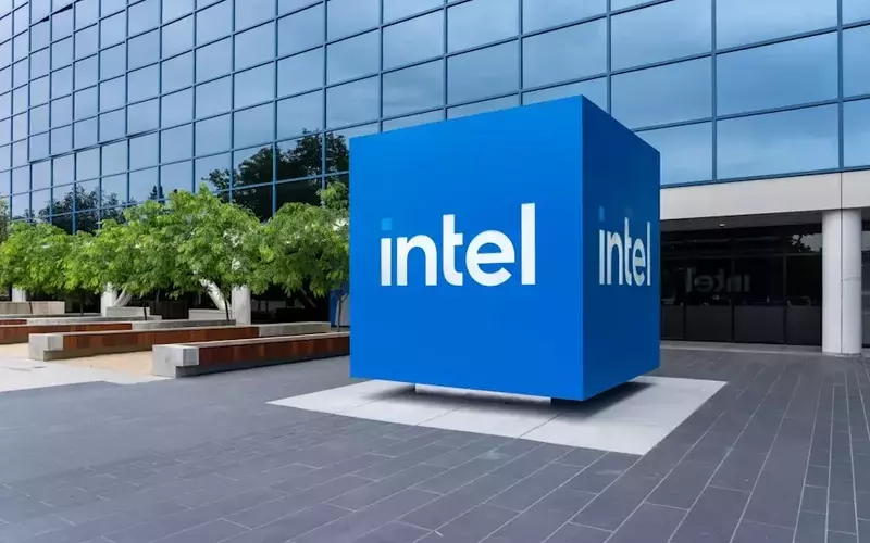 Jim Cramer's Endorsement Ignites Debate on Intel's Valuation Amidst AI Boom