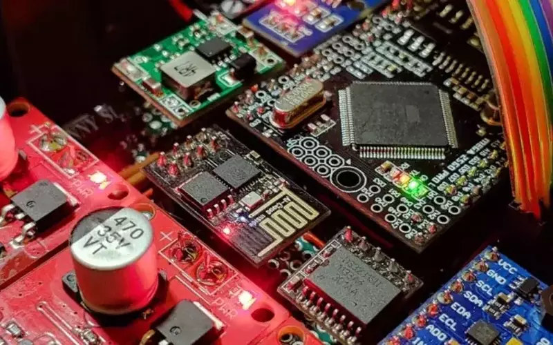 Jefferies Elevates ASML Price Target Amidst Robust Semiconductor Sector Outlook