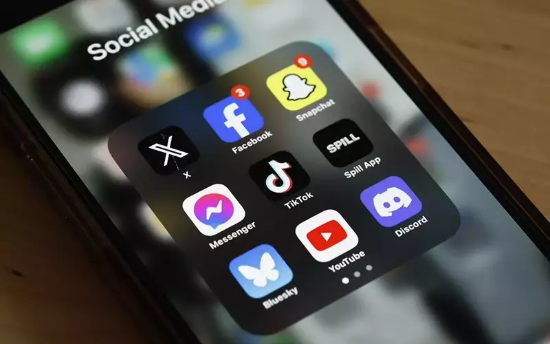 UK Government Considers Social Media Curfew for Older Teens, Following Ban for Under-16s