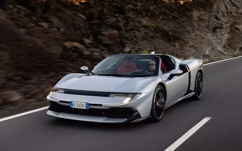 Ferrari Unleashes the 2027 849 Testarossa Spider