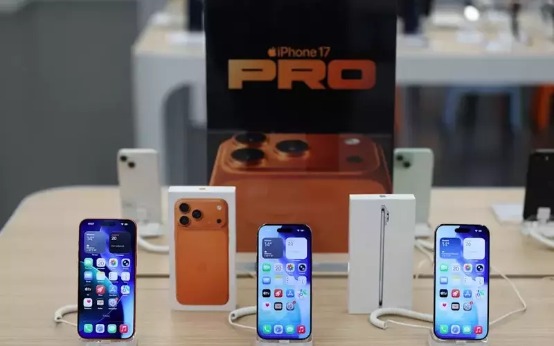 Smartphone Market Faces Historic Decline Amid AI Memory Shortage