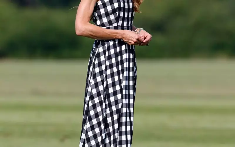 Royal Gingham: A Timeless Summer Fashion Statement