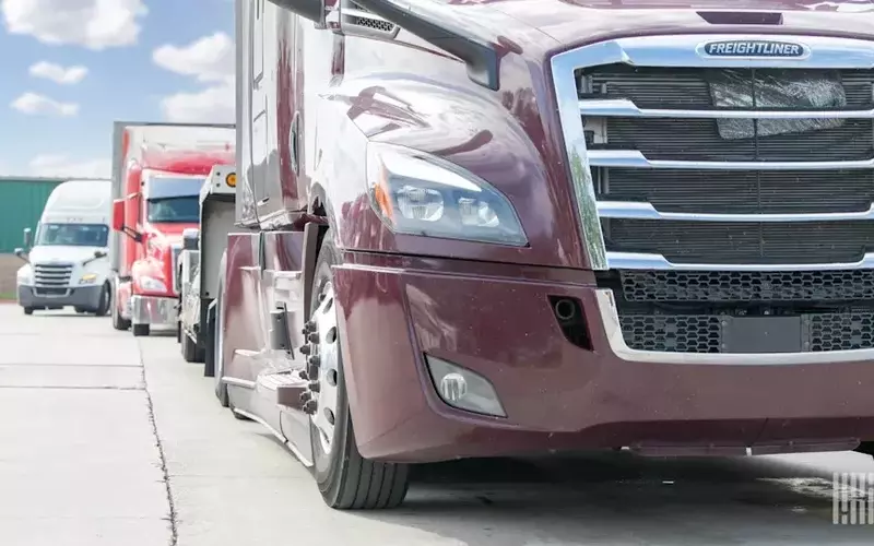 Optimizing Trucking Finances: Credit vs. Factoring for Business Growth