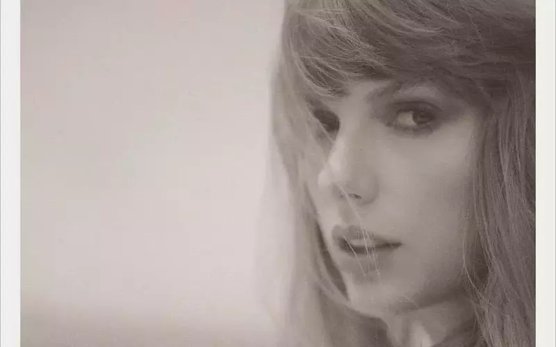 The Ultimate Gift Guide for Taylor Swift Fans