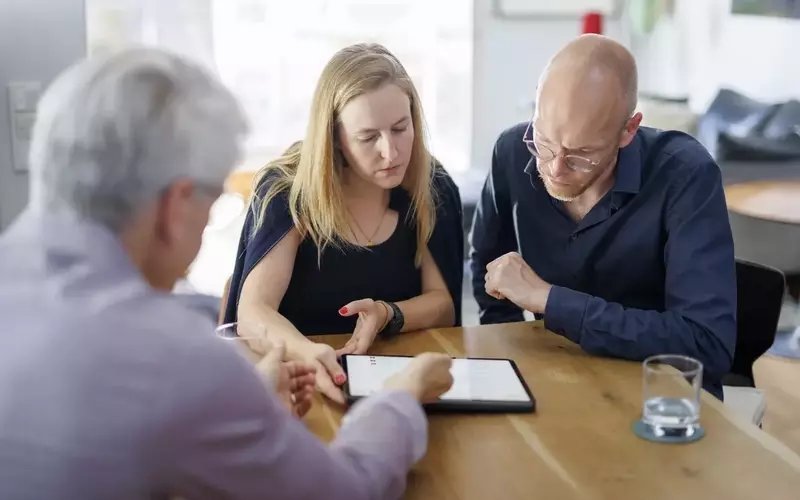 Financial Trends and Savings Strategies for Young Professionals (Ages 25-34)