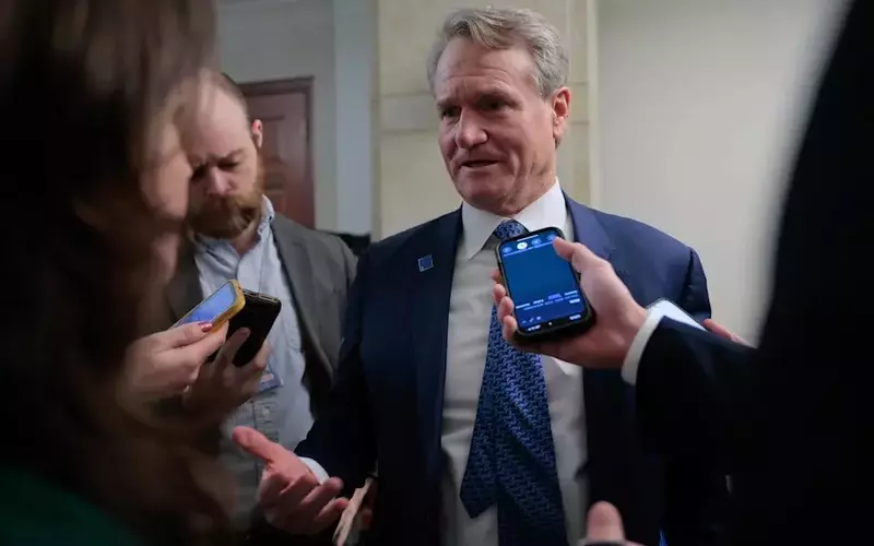 Bank of America CEO Predicts Sustained Inflation and Further Fed Rate Hikes